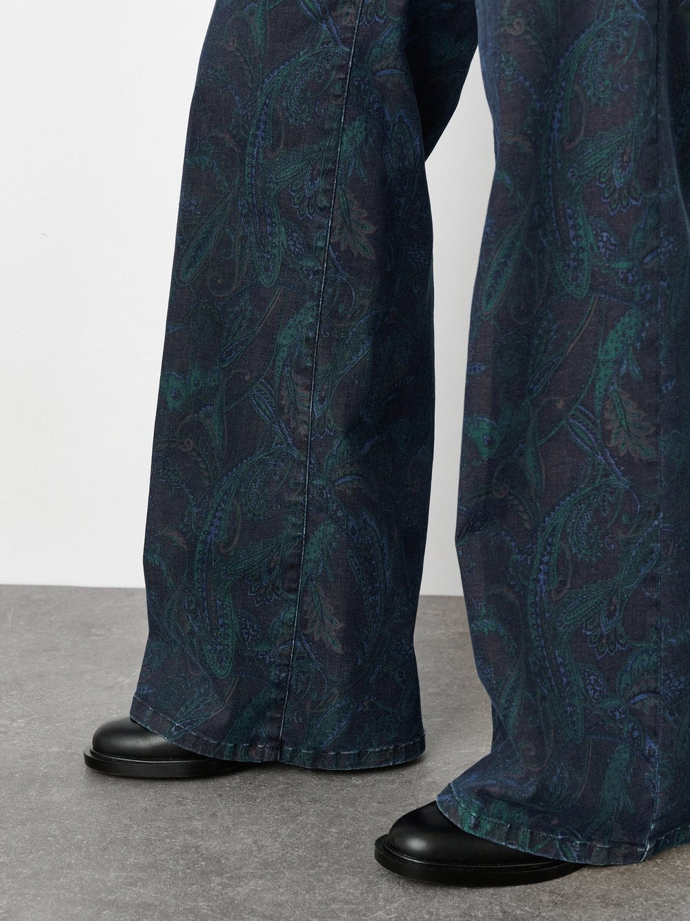 Damenjeans Jenny Palazzo in Marine/Gruen, wide-Leg Jeans mit Paisley-Print, Detailansicht