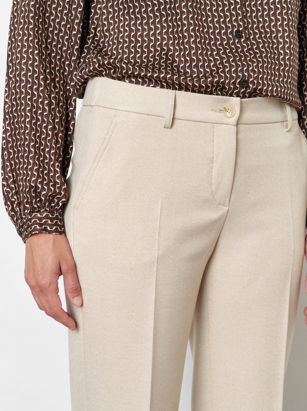 Damenhose Jenny Wide in Creme, wide-Leg Hose aus fliessendem Gabardine, Detailansicht