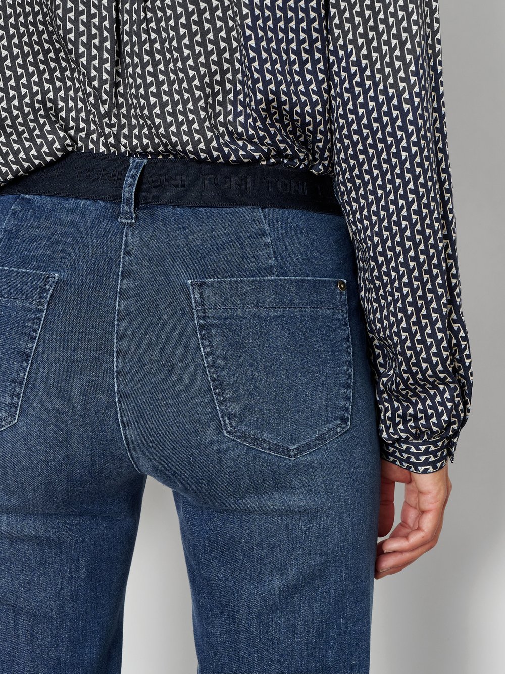 Damenhose Jenny Wide in Mid Blue Used, wide-Leg Jeans mit sportivem Bund, Detailansicht
