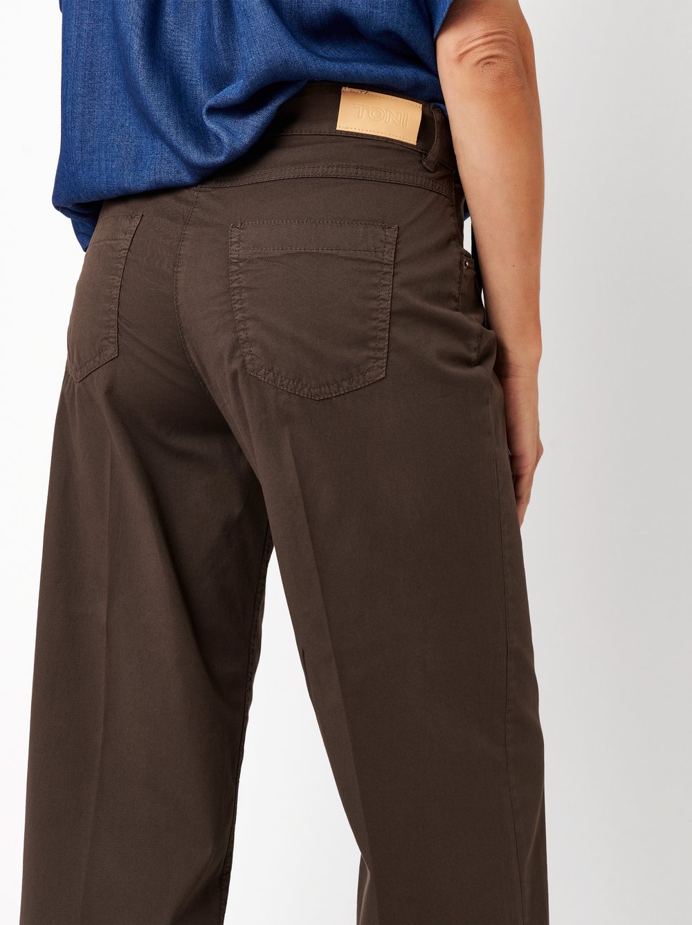 Damenhose Liv Wide 7/8 in dark brown, Weite 7/8-Hose aus Sommertwill, Detailansicht