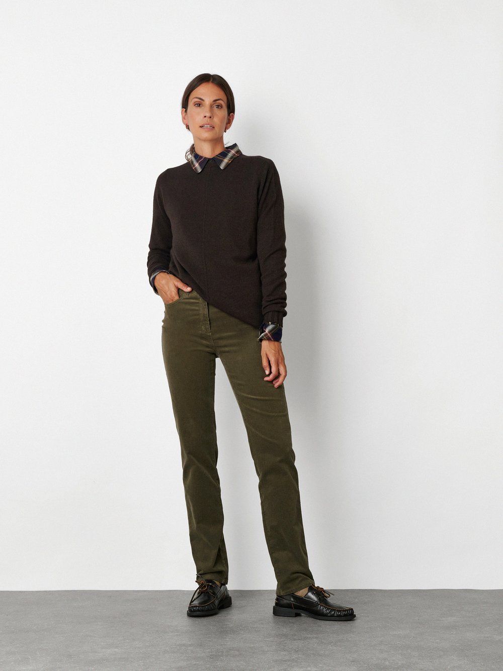Womens trousers Be Loved in Olive, high-waist corduroy trousers, outfit view worn by model