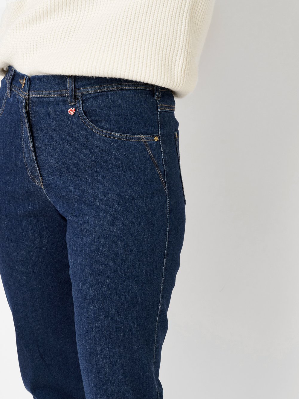 Damenjeans My Beauty in Mid Blue Used, basic-Jeans mit bequemer Oberschenkelweite, zweite Detailansicht