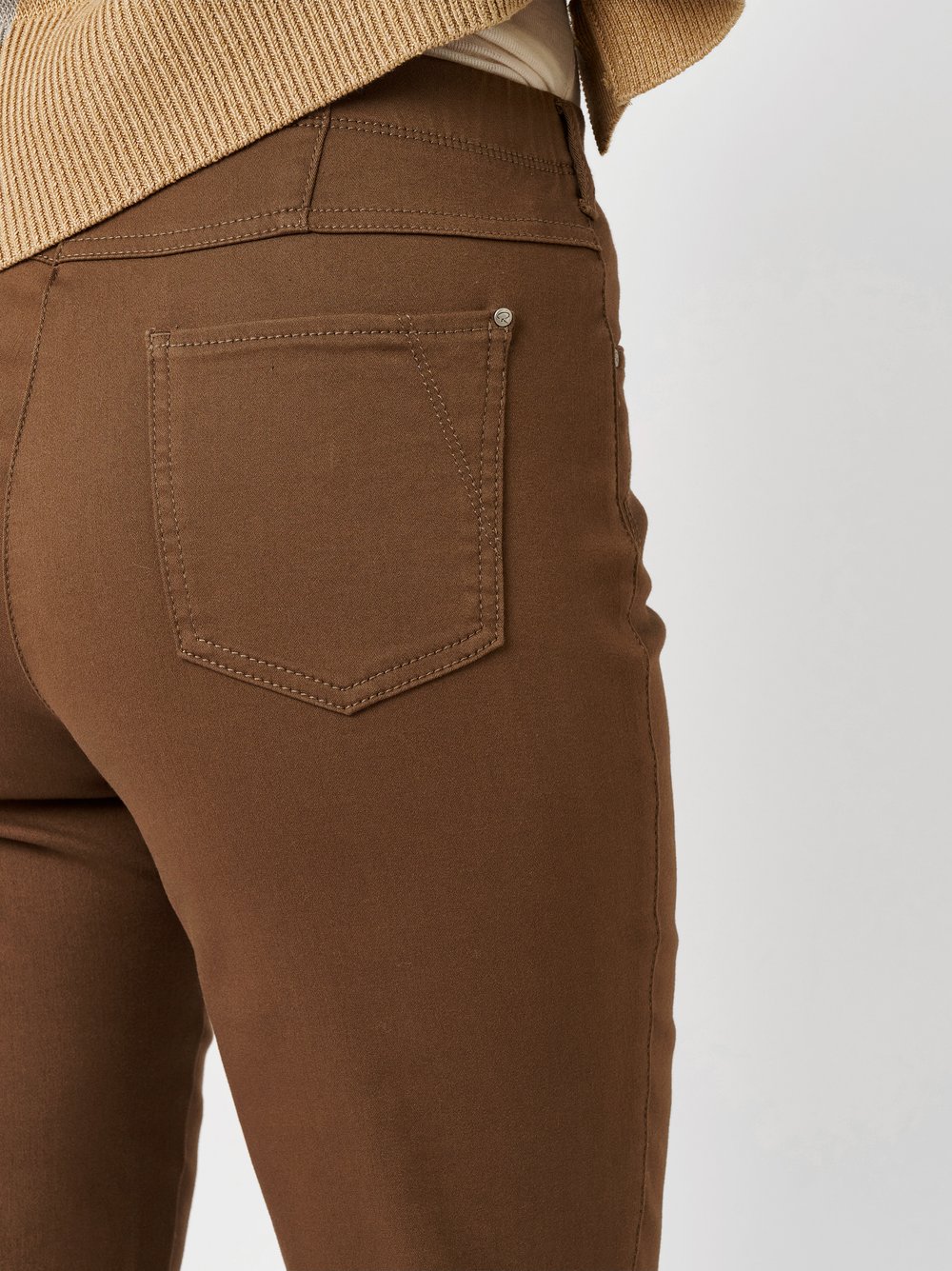 Damenhose My Beauty in Braun, basic-Hose mit bequemer Oberschenkelweite, zweite Detailansicht