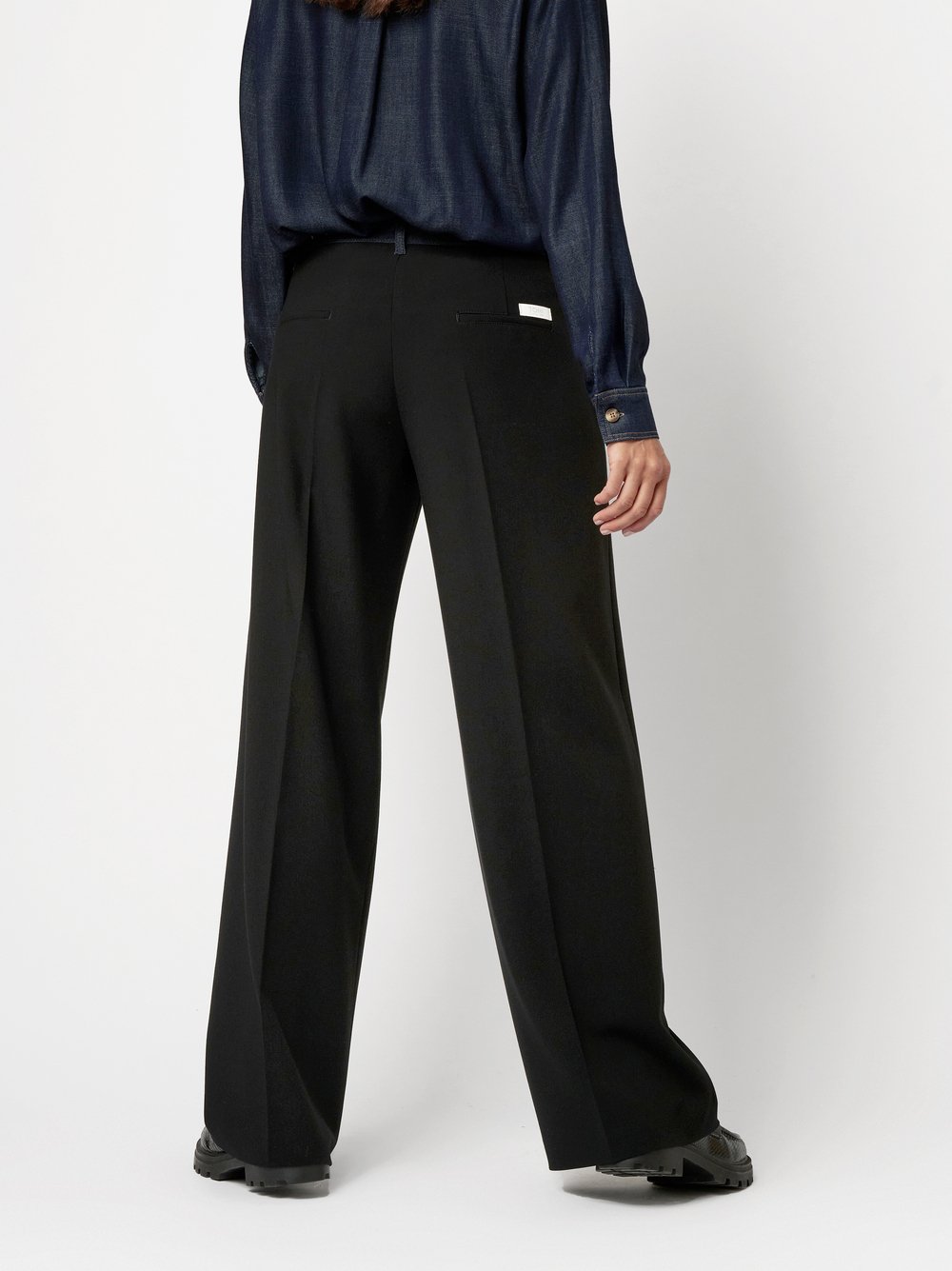 Hose Elli black Rueckansicht Hose Elli black Rueckansicht