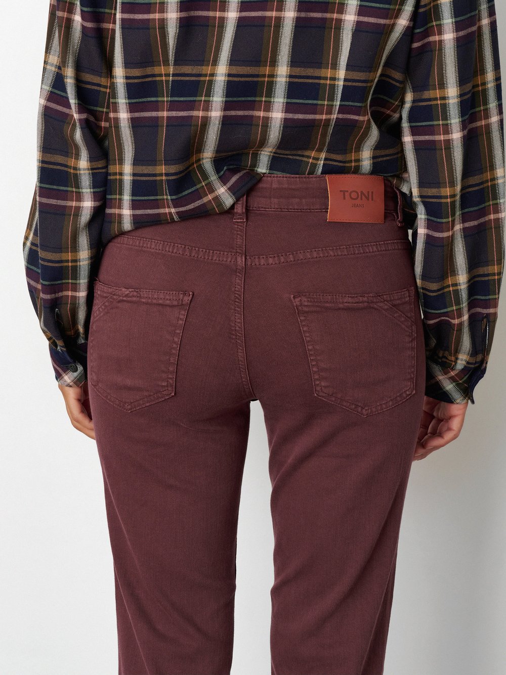 Damenjeans Liv in Beere, straight-Fit Jeans aus Colour Denim, Detailansicht