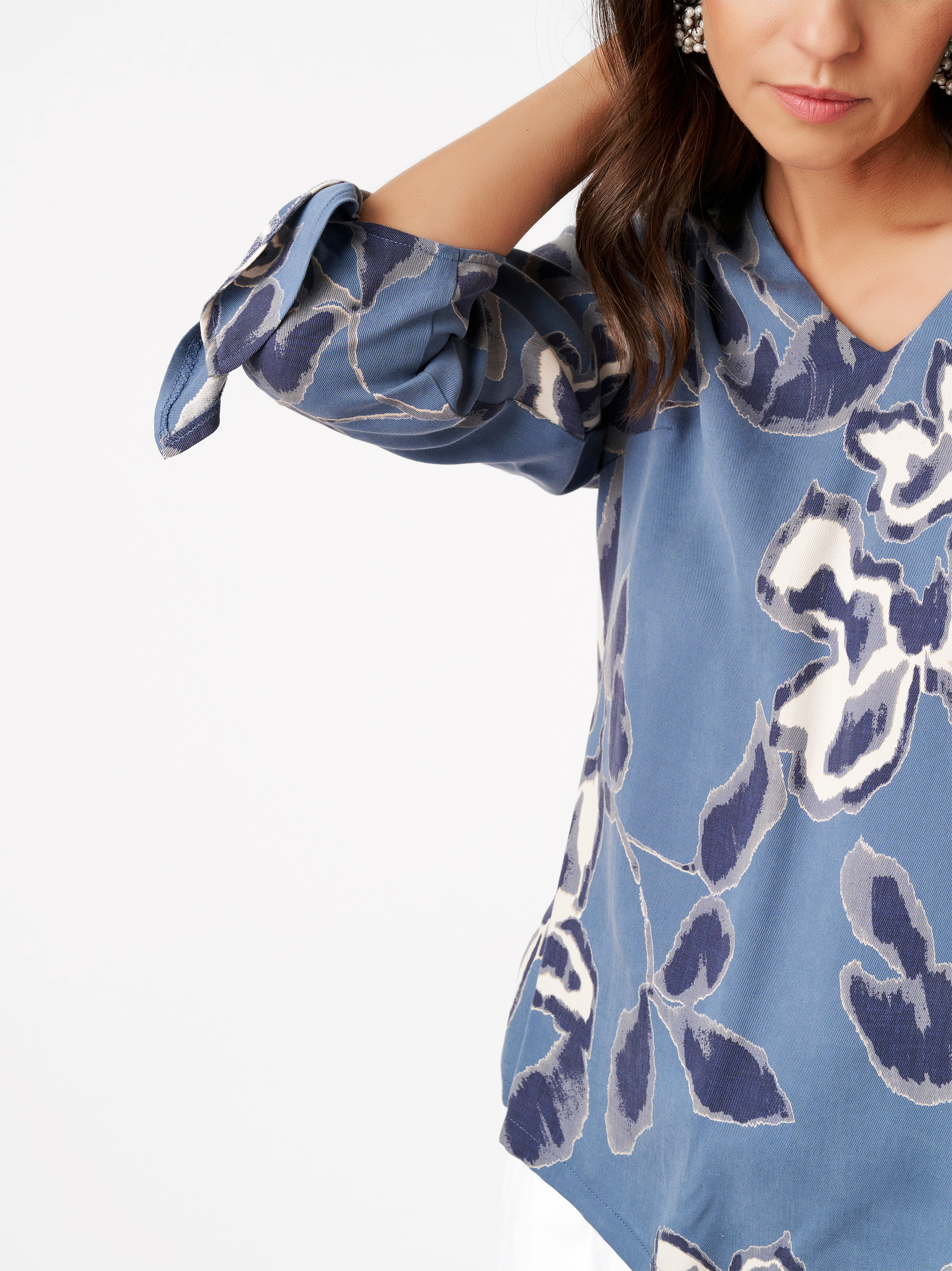 Womens blouse Anna in blue, elegant pull-on blouse with flowerprint, detail view