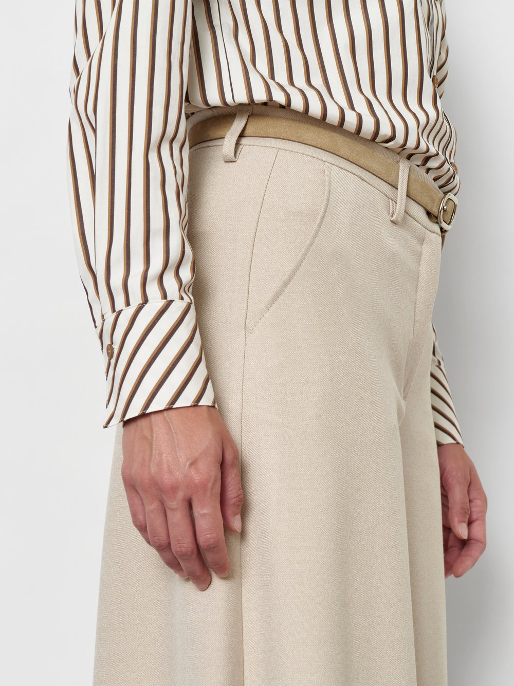 Damenrock Culotte in Creme, Culotte aus fliessendem Gabardine, Detailansicht