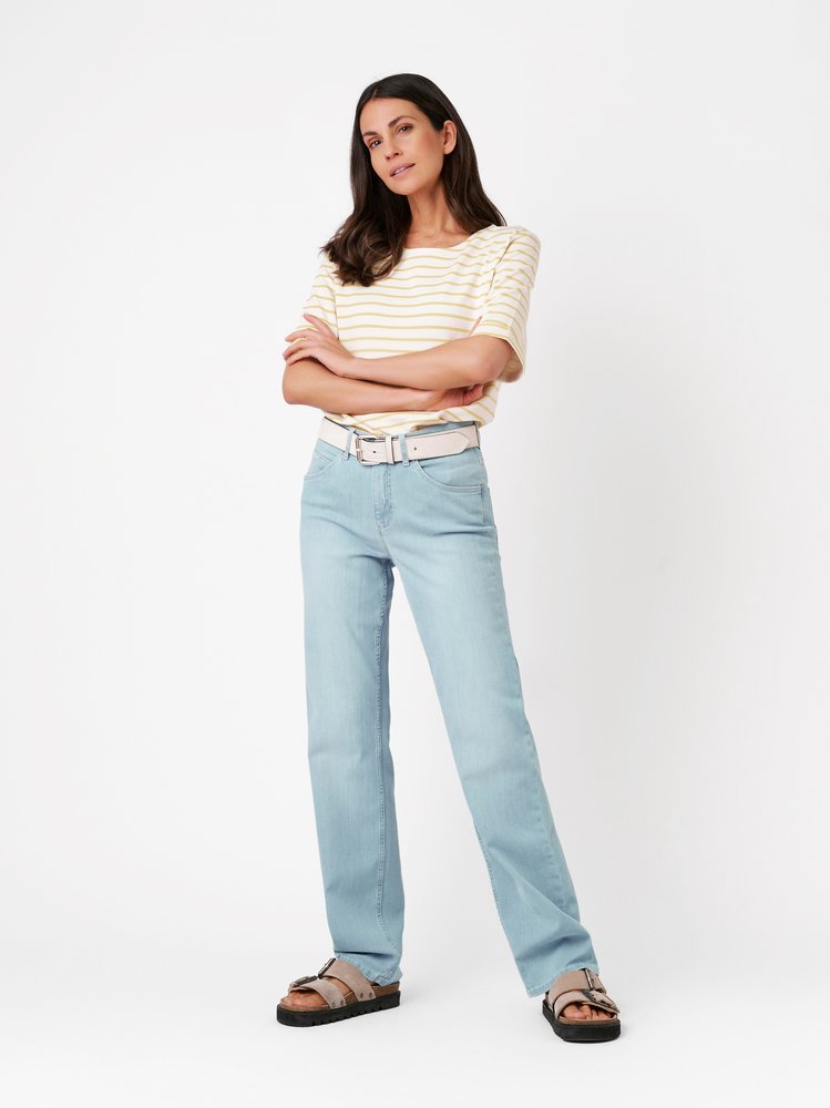 Damenjeans Liv Regular in light blue, Regular-Fit Jeans, Outfitansicht am Model