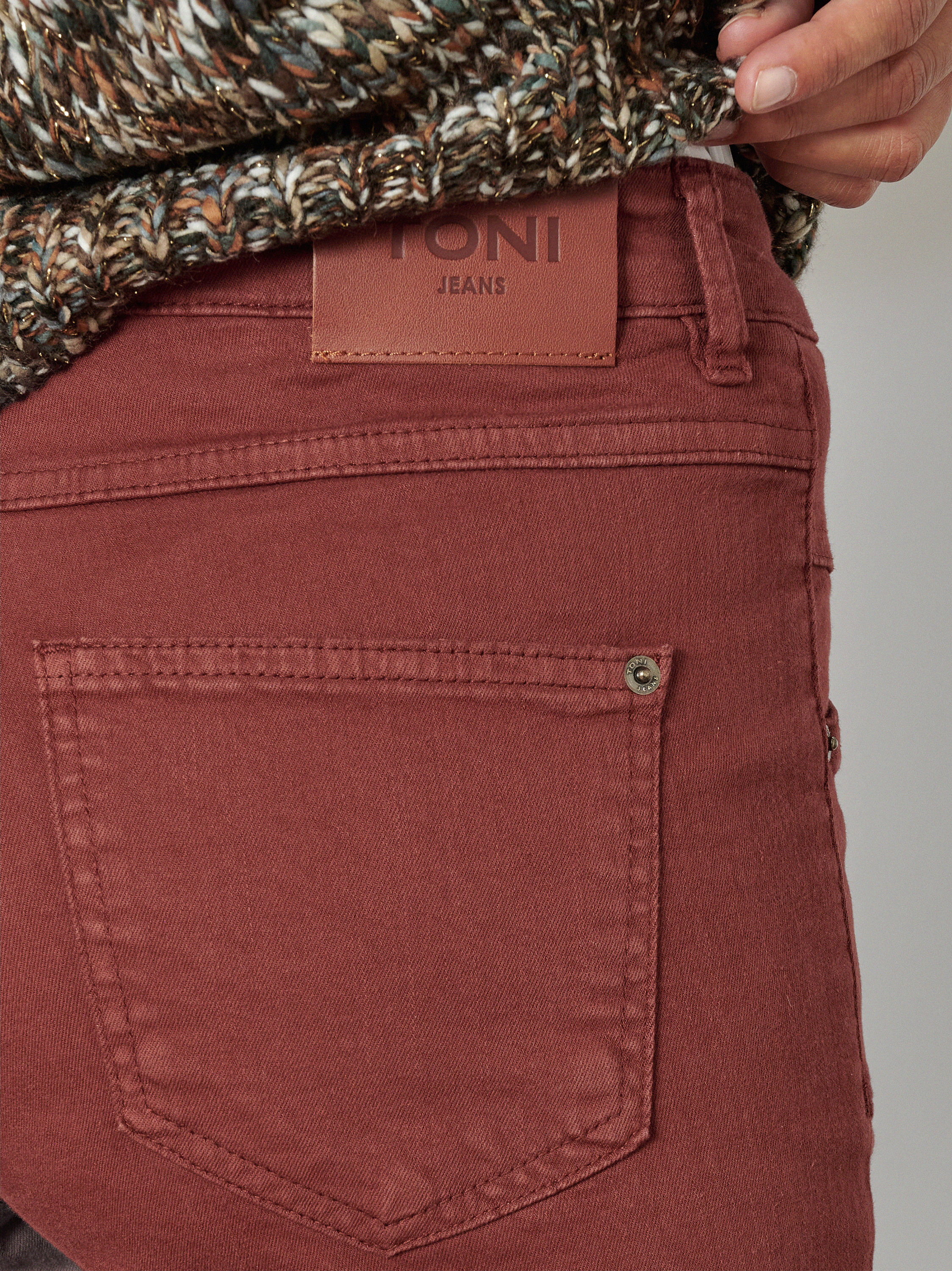 Damenjeans Liv Wide 7/8 in Rot, 7/8 Wide-Leg Jeans mit grafischen Fronttaschen, zweite Detailansicht
