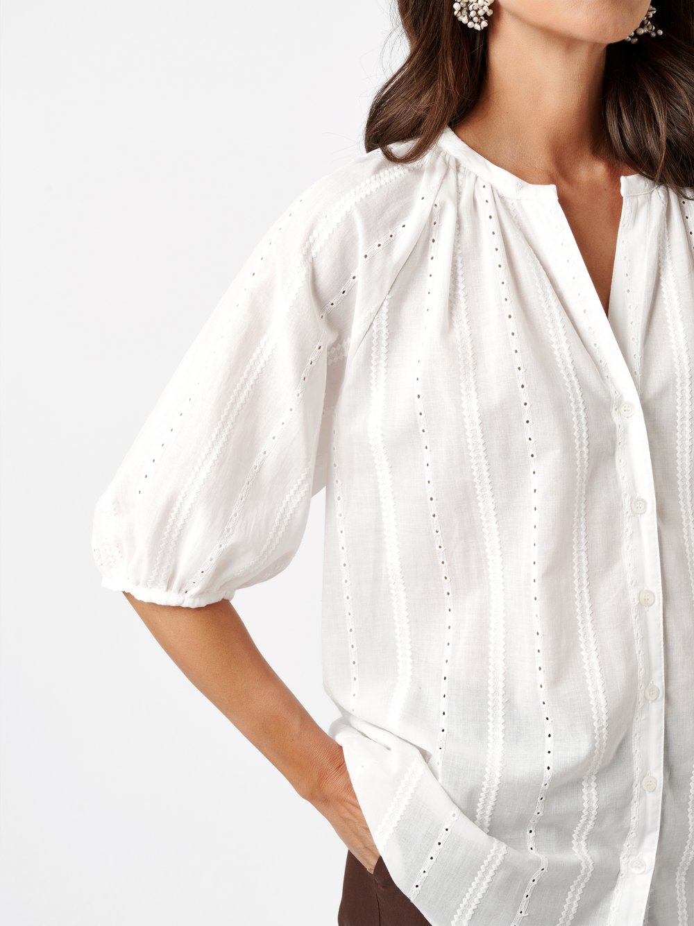 Womens blouse Conni in offwhite, cotton blouse with delicate broderie anglaise, detail view