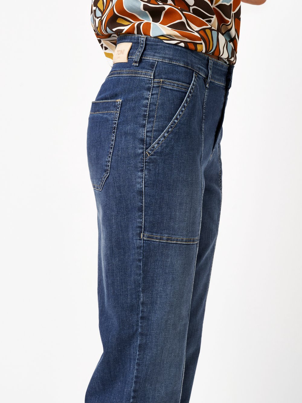 Damenjeans Liv 7/8 in mid blue, 7/8-Jeans mit markanten Teilungsnaehten, Detailansicht