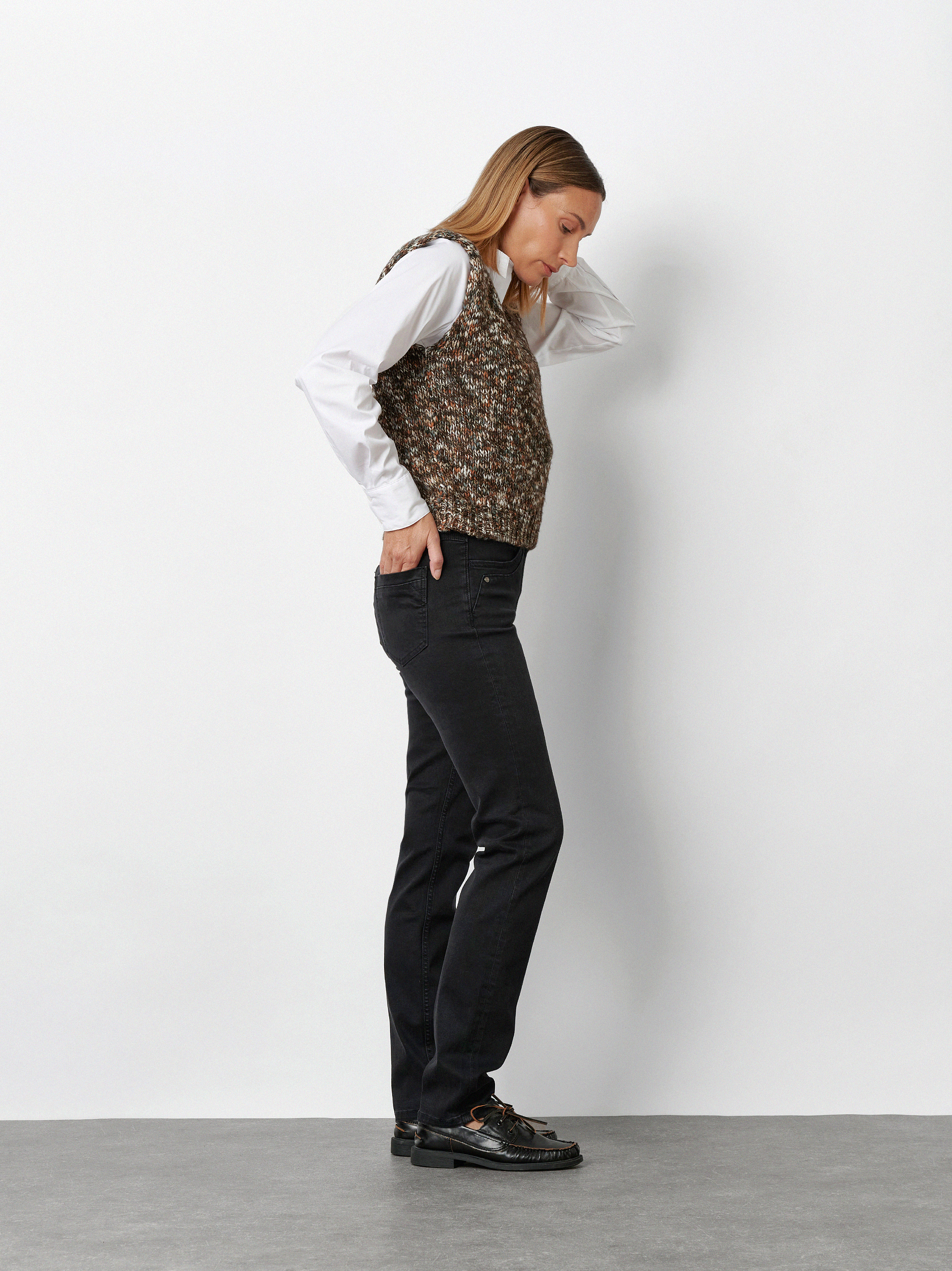 Damenjeans Be Loved in Anthrazit, slim-Fit Jeans mit hohem Bund, Frontansicht am Model getragen