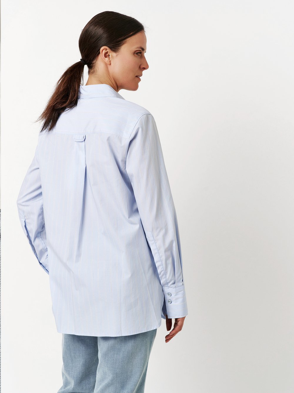 Bluse Alma light blue Rueckansicht