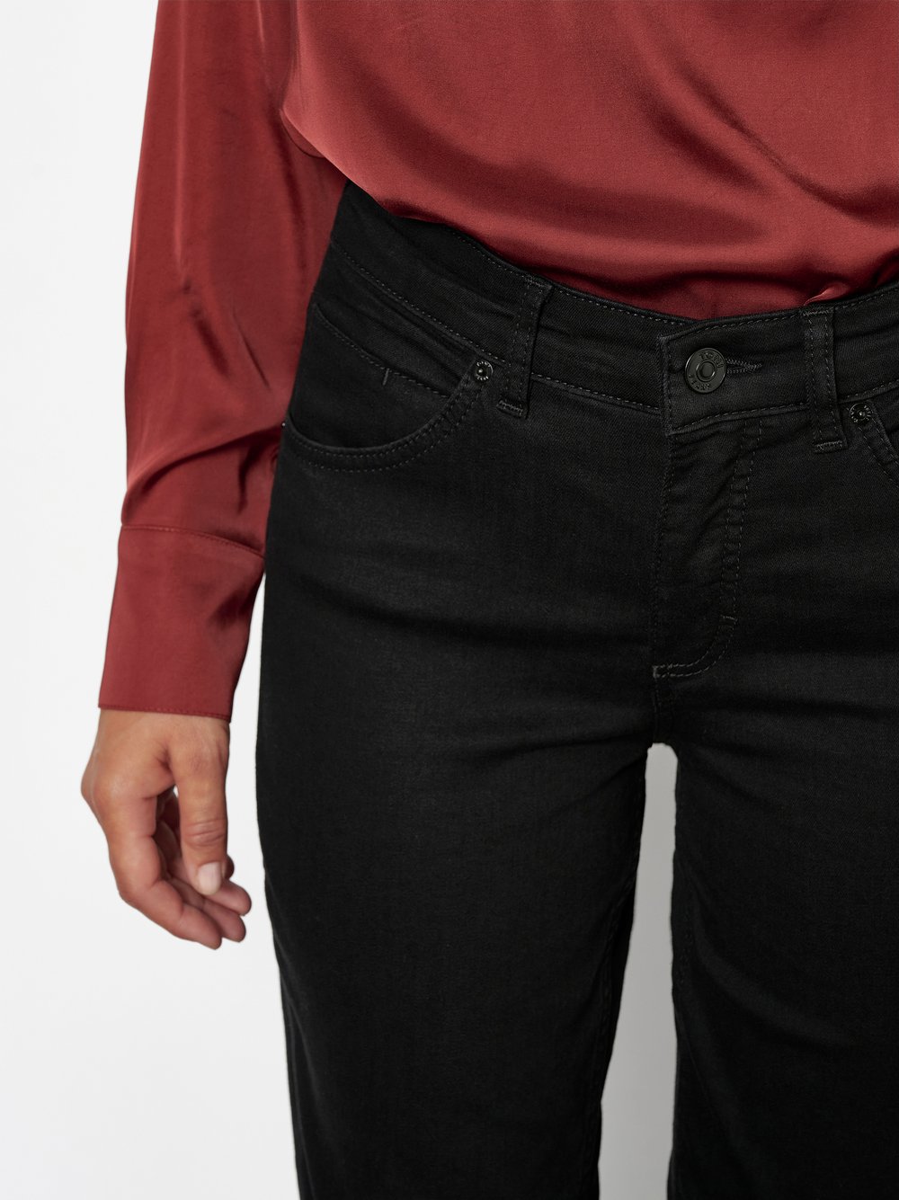 Damenjeans Liv in Schwarz, straight-Fit Jeans aus Colour Denim, zweite Detailansicht