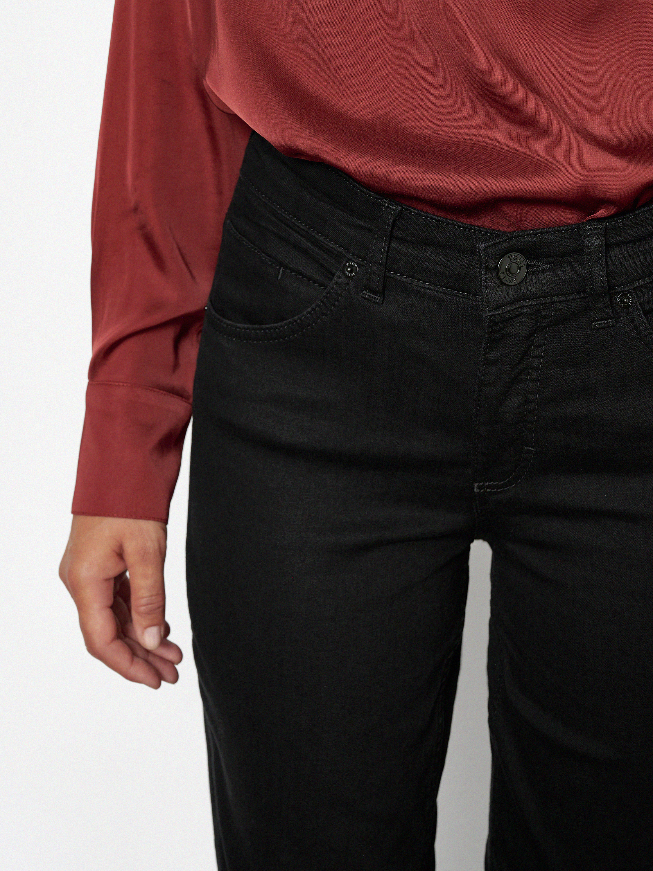 Damenjeans Liv in Schwarz, straight-Fit Jeans aus Colour Denim, zweite Detailansicht