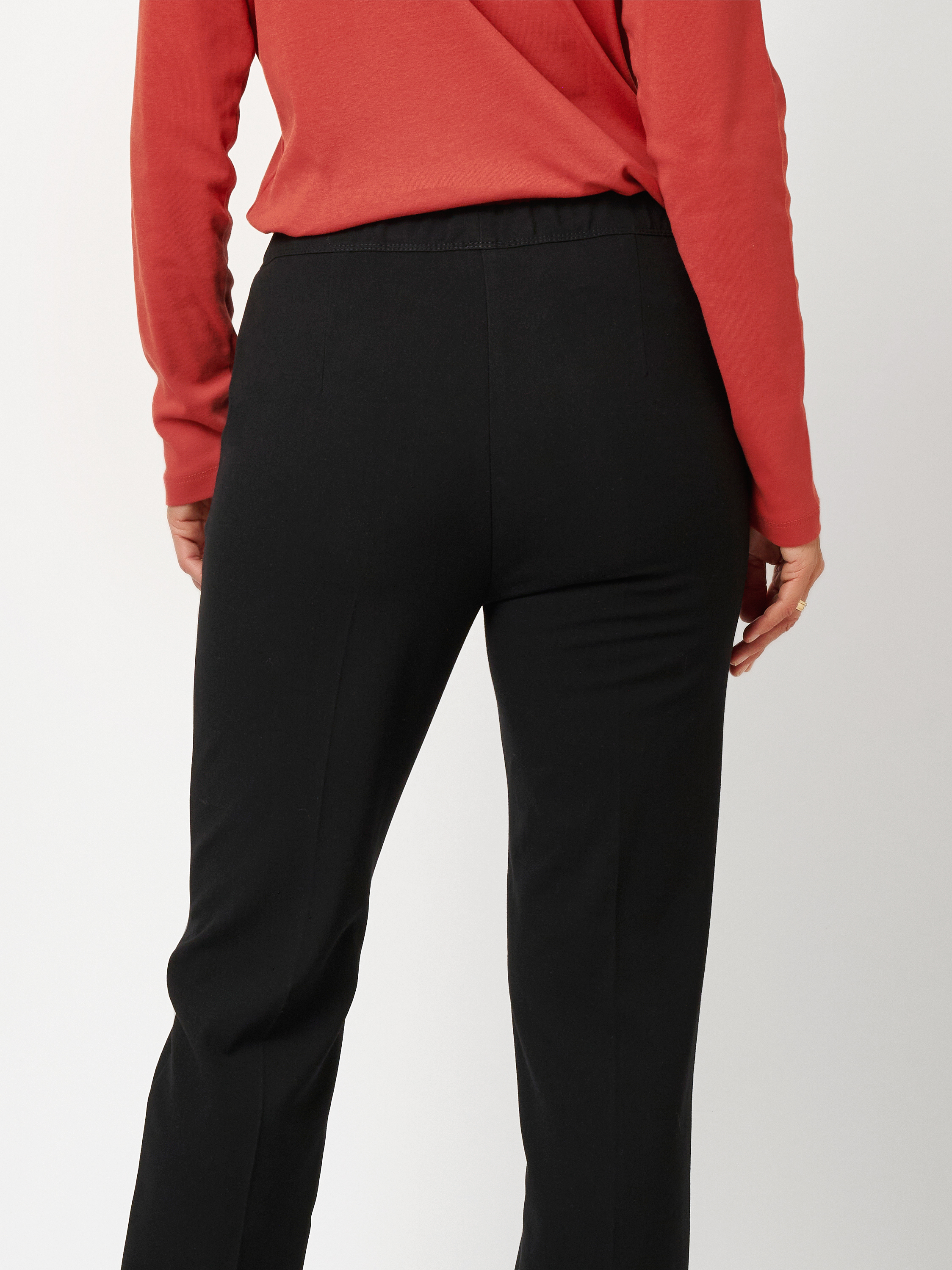 Damenhose Jade in Schwarz, Schlupfhose mit Buegelfalten, zweite Detailansicht