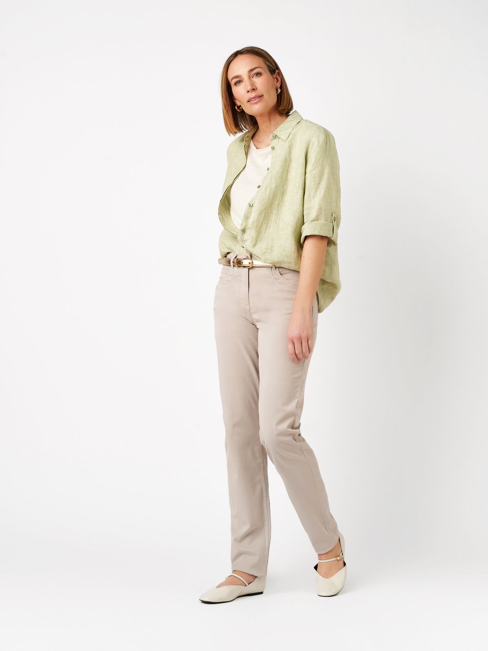 Damenhose Be Loved in stone, High Waist Hose aus softer Baumwolle, Outfitansicht am Model