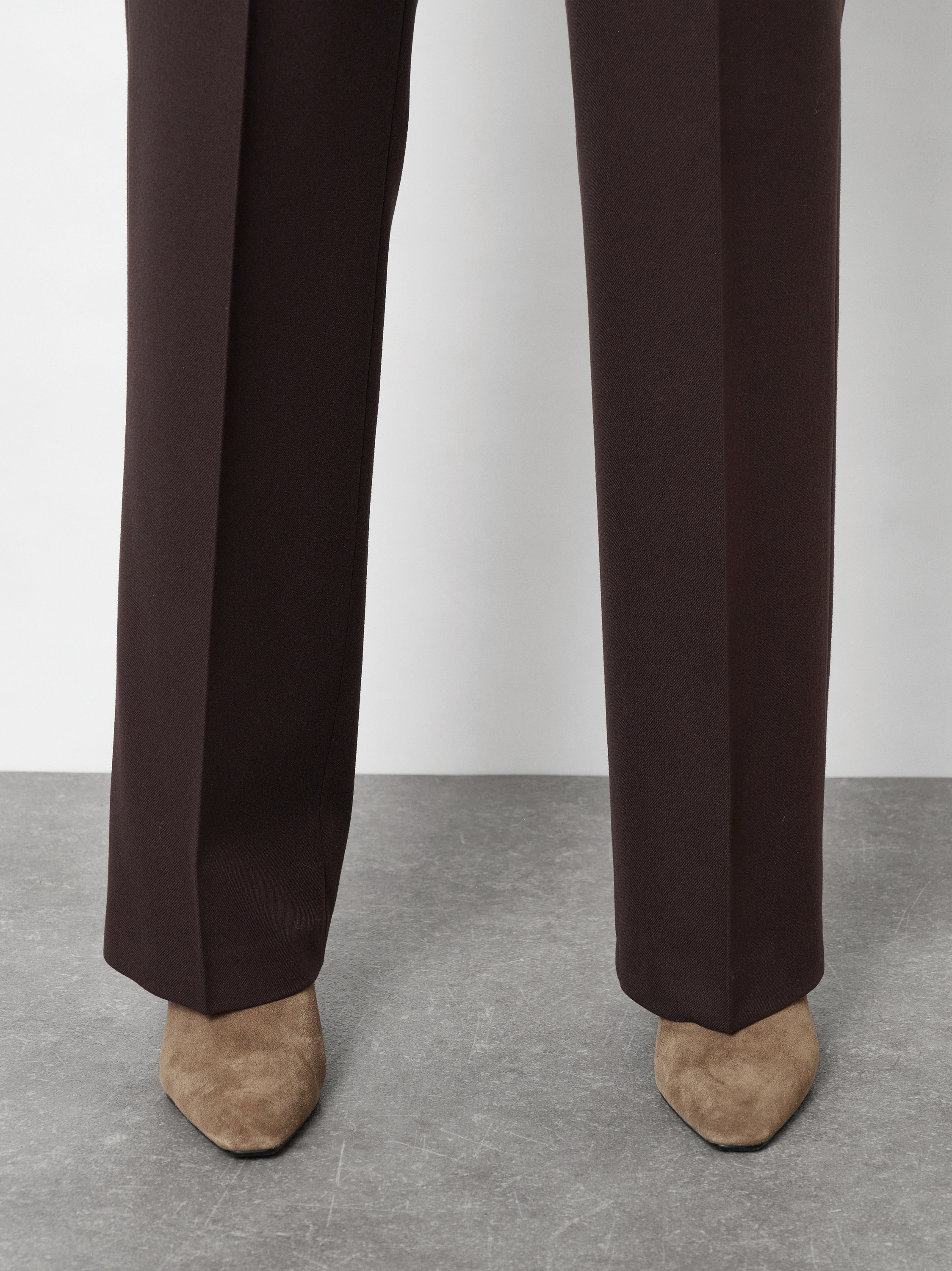 Damenhose Jenny Wide in Dunkelbraun, wide-Leg Hose aus fliessendem Gabardine, zweite Detailansicht