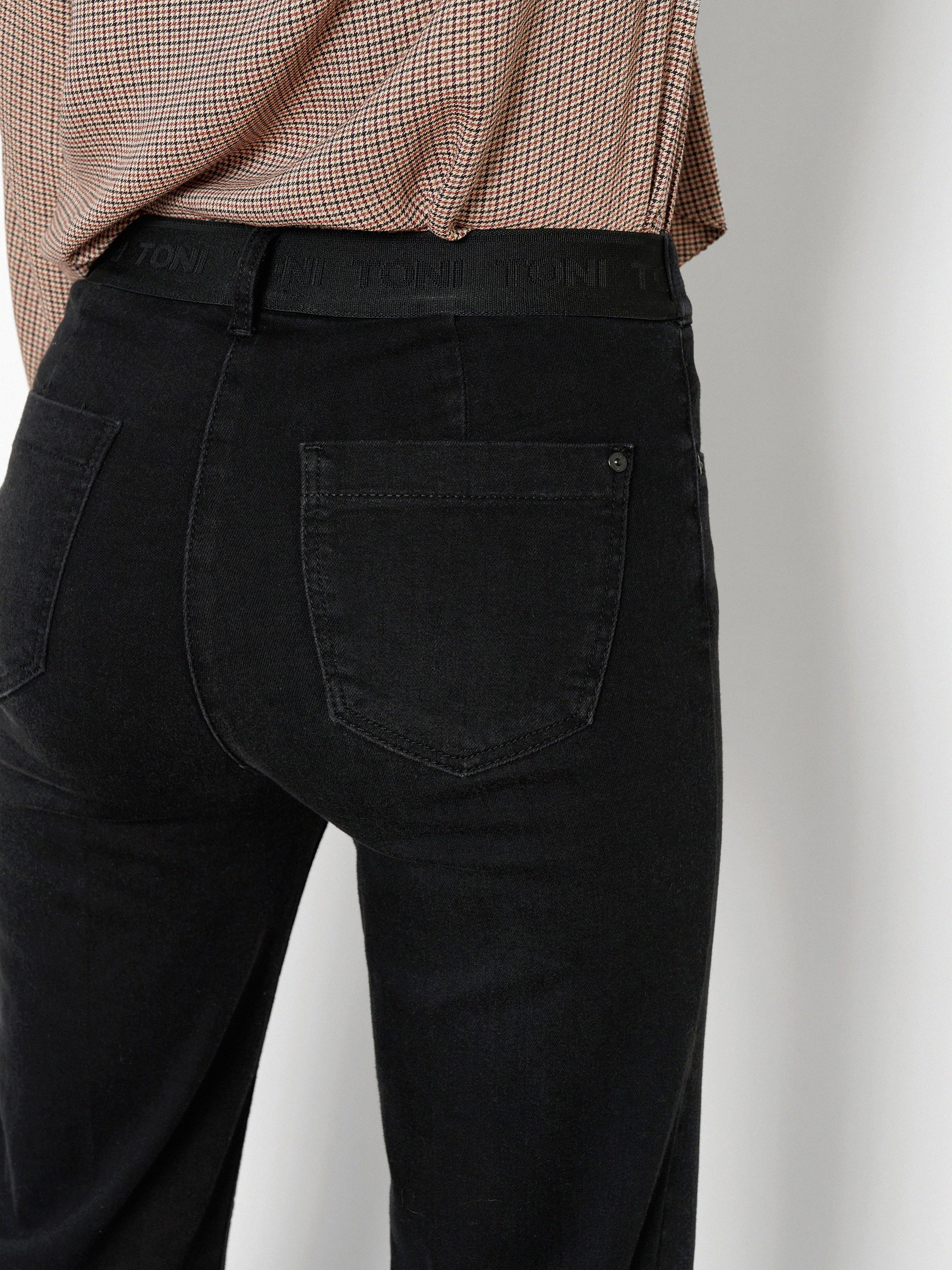 Damenhose Jenny Wide in Schwarz, wide-Leg Jeans mit sportivem Bund, Detailansicht
