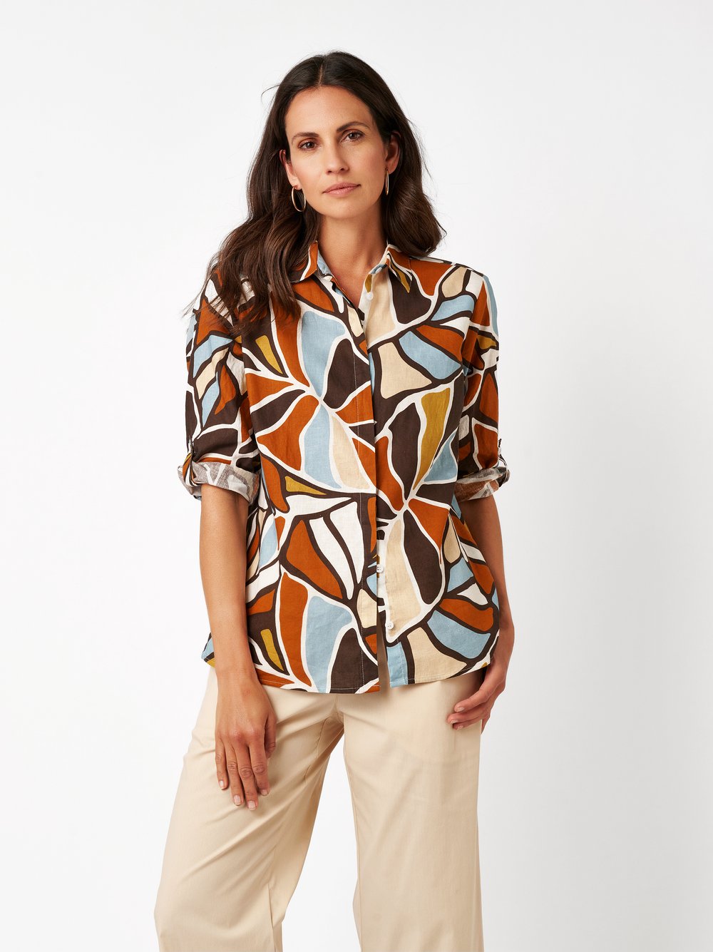 Womens blouse Clay in multicolour, relaxed linen shirt with an art-inspired floral pr, front view worn by model