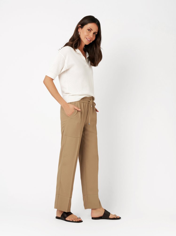 Womens trousers Sue Ankle in brown, casual twill pants in cargo style, front view worn by model