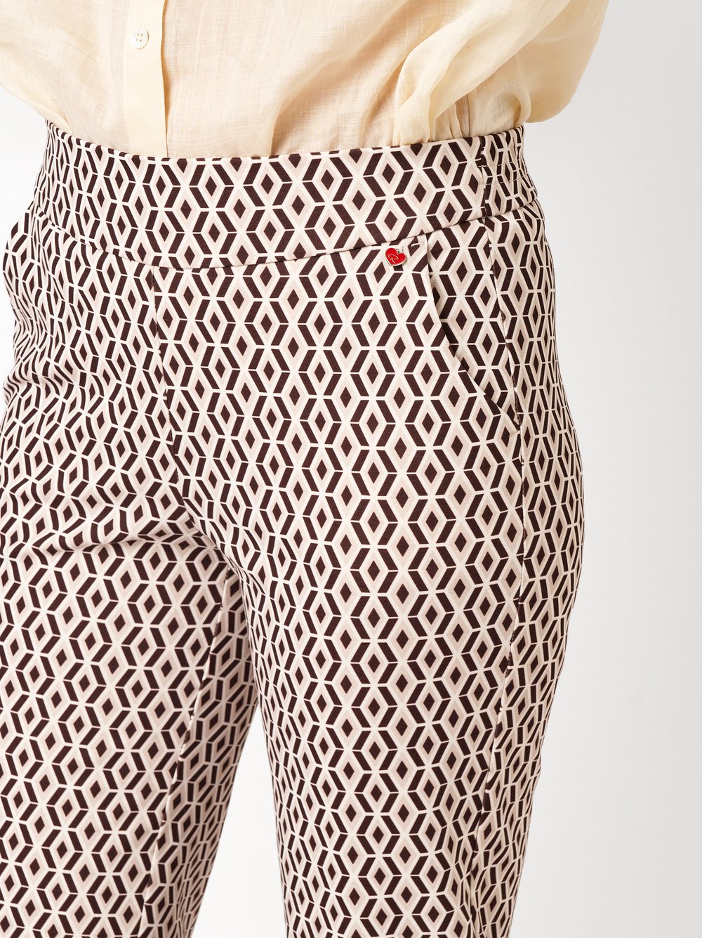 Damenhose Scarlet 3/4 in dark brown, Weite 3/4-Hose mit grafischem Muster, Detailansicht