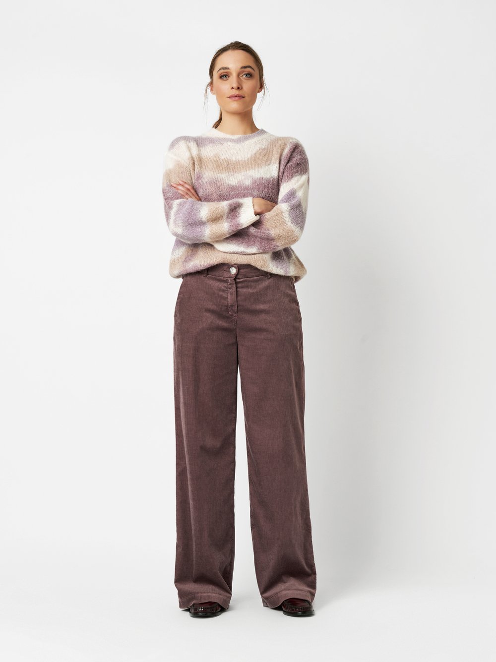 Jeans Luisa mauve Outfitansicht Jeans Luisa mauve Outfitansicht