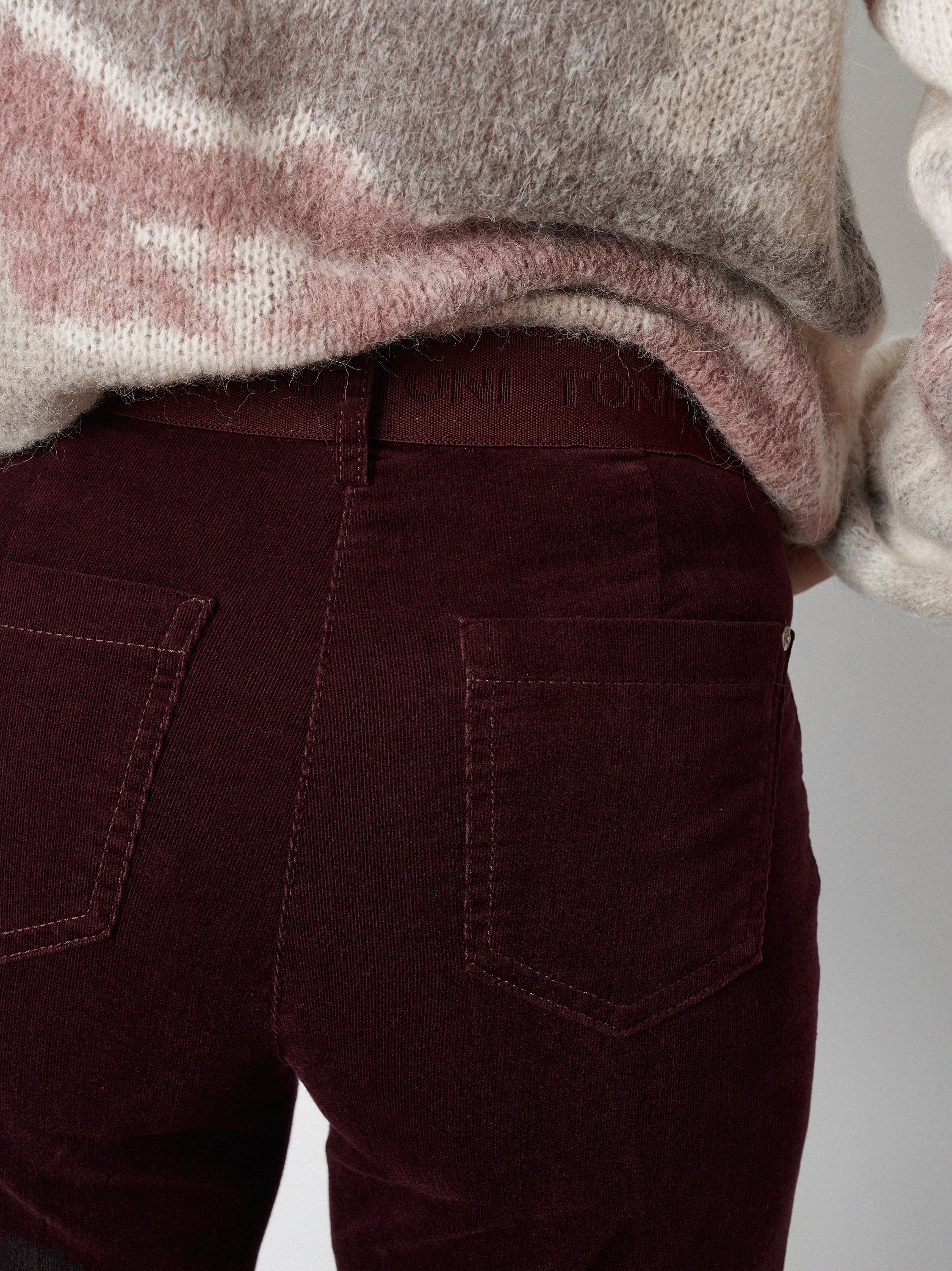 Womens trousers Jenny Wide in Berry, wide-leg corduroy trousers, detail view