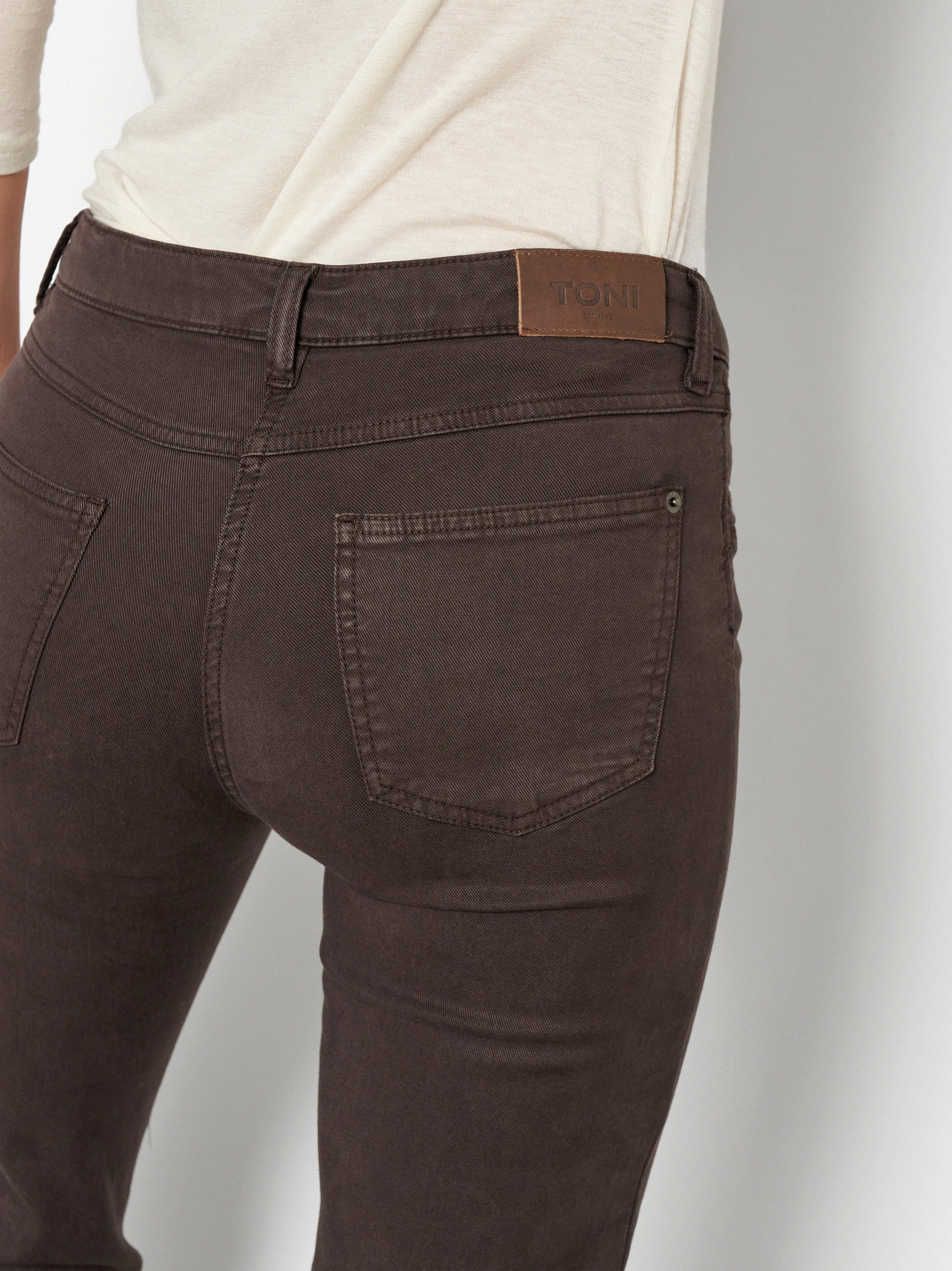 Damenhose Perfect Shape in Dunkelbraun, Softe Twillhose mit perfekter Passform, zweite Detailansicht