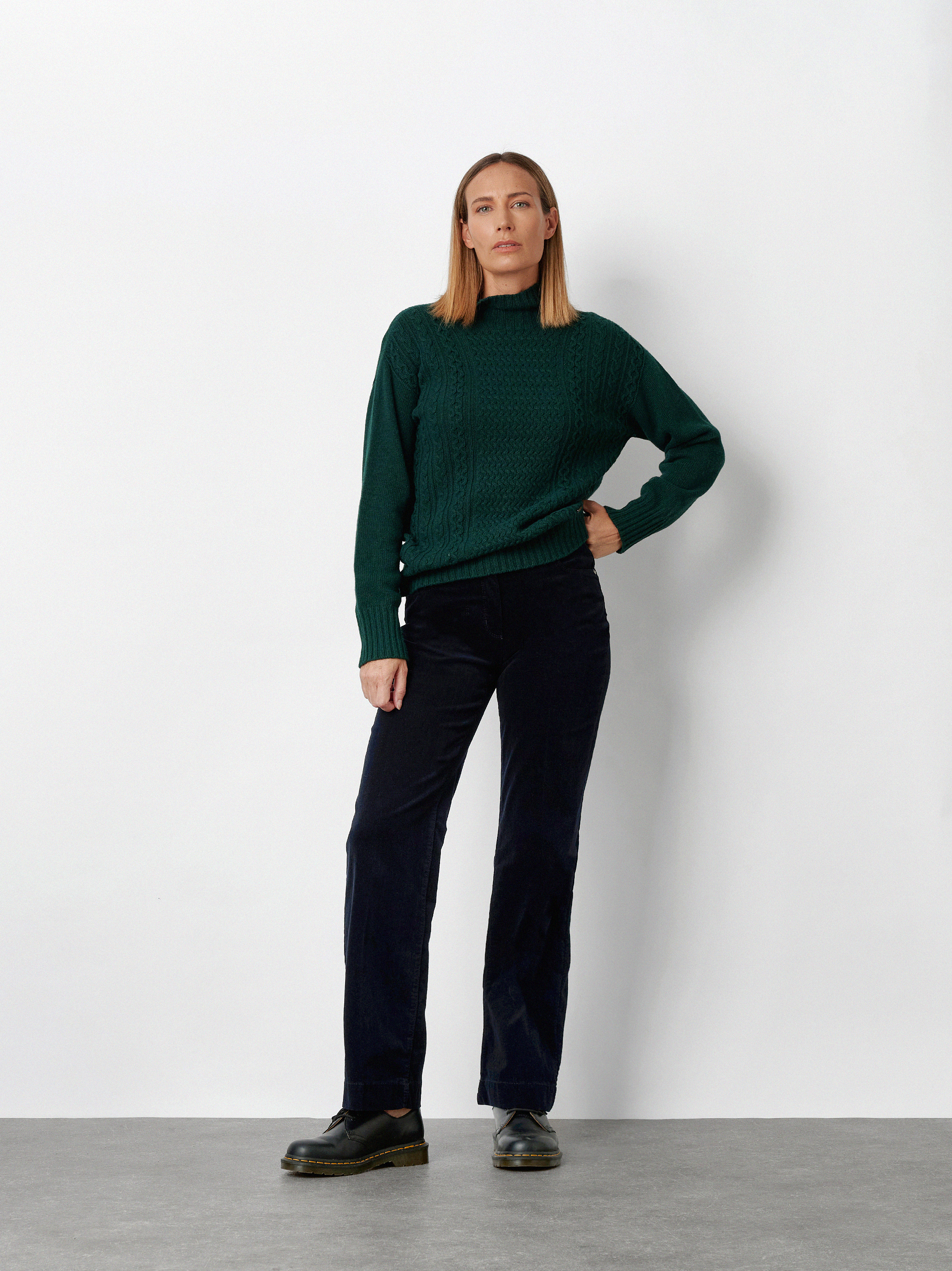 Womens trousers Jenny Wide in Dark Blue, wide-leg corduroy trousers, front view worn by model