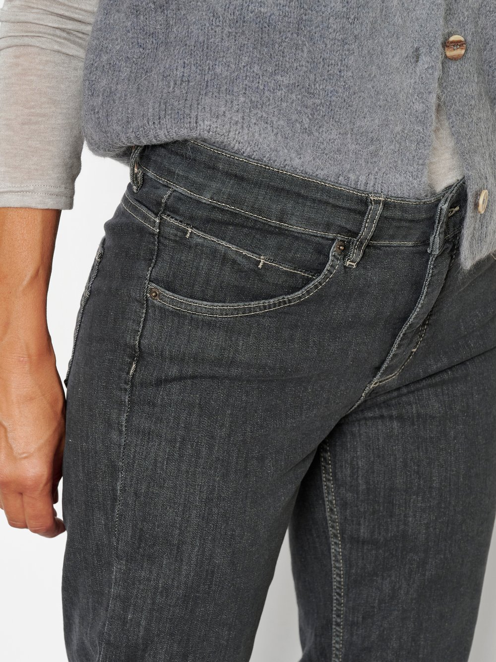 Damenjeans Liv in Grau Used, straight-Fit Jeans aus Colour Denim, zweite Detailansicht