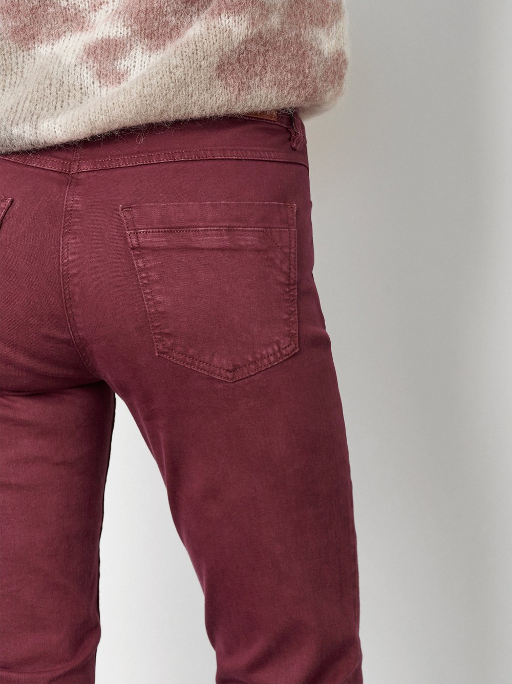 Damenjeans Be Loved in Beere, high-Waist Jeans in Colour Denim, Detailansicht