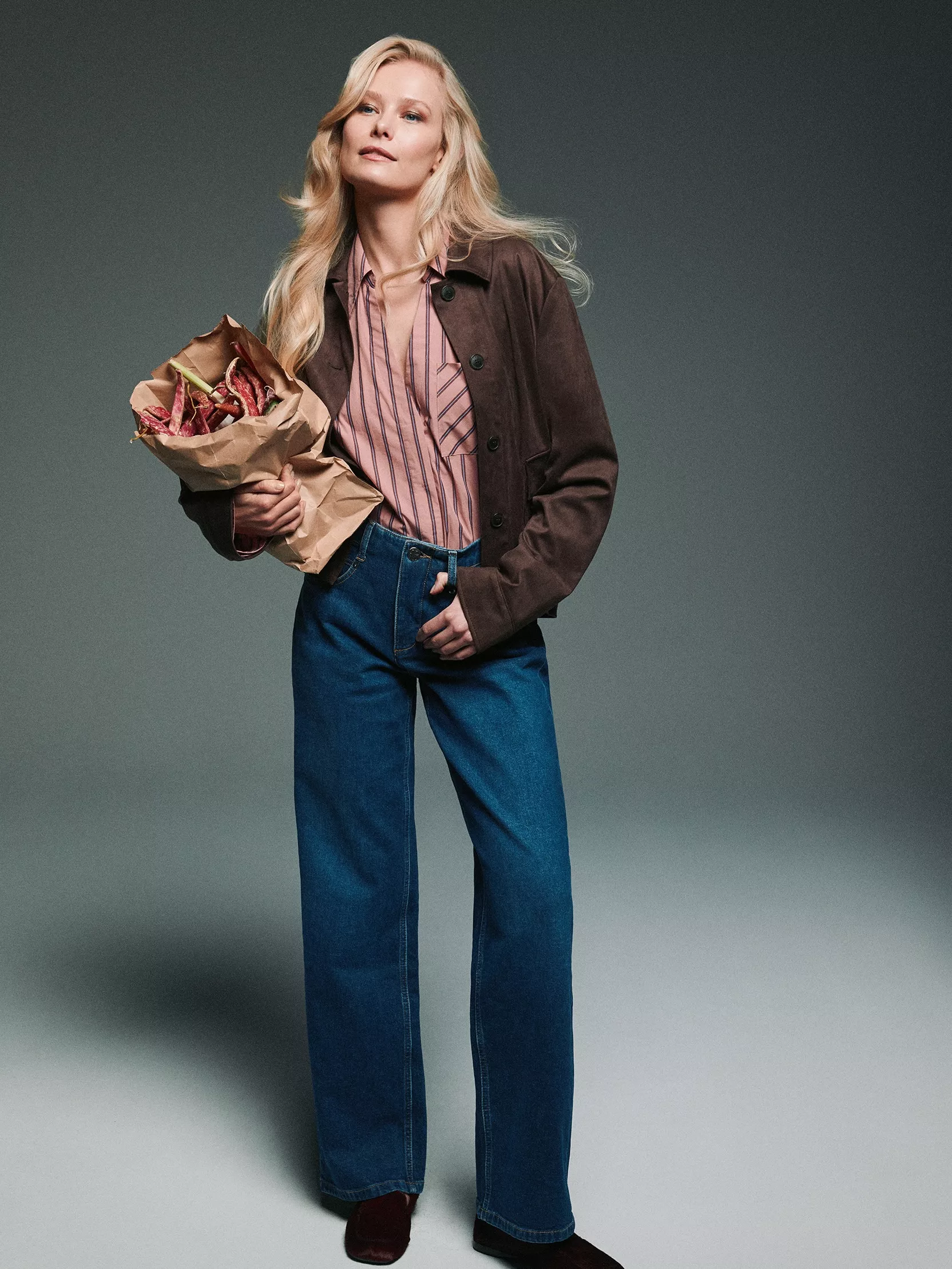 So kann Herbst aussehen.

Denim trifft auf warme Töne, Streifen auf lässige Silhouetten und am Ende entsteht ein Look, der sich ganz selbstverständlich anfühlt.

Die neue Kollektion ist da – und wir haben einiges mit ihr vor. 🤎

#TONIFashion #simplythebest