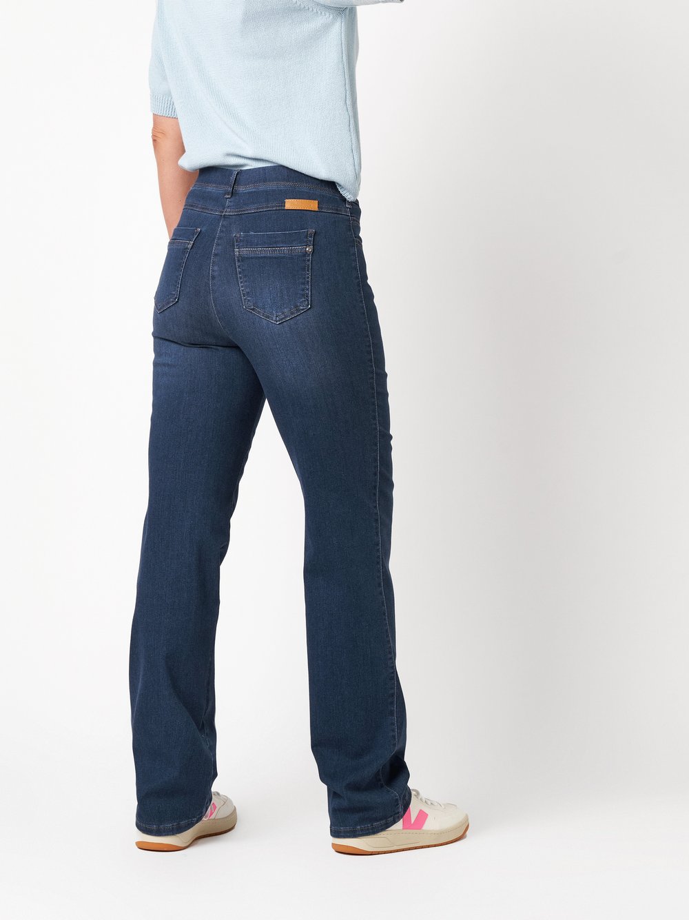 Damenjeans Meine beste Freundin Slim in blue, straight-Fit Jeans, Rueckansicht am Model getragen