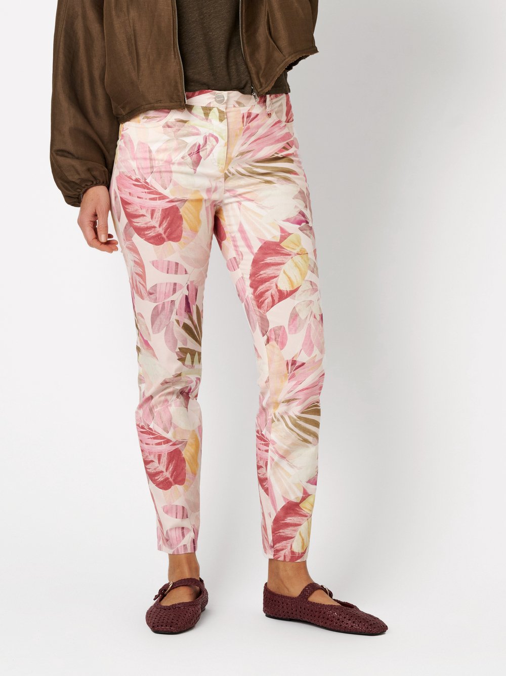 Damenhose Meine beste Freundin 7/8 in multicolour rose, 7/8-Hose mit Flowerprint, Frontansicht am Model getragen