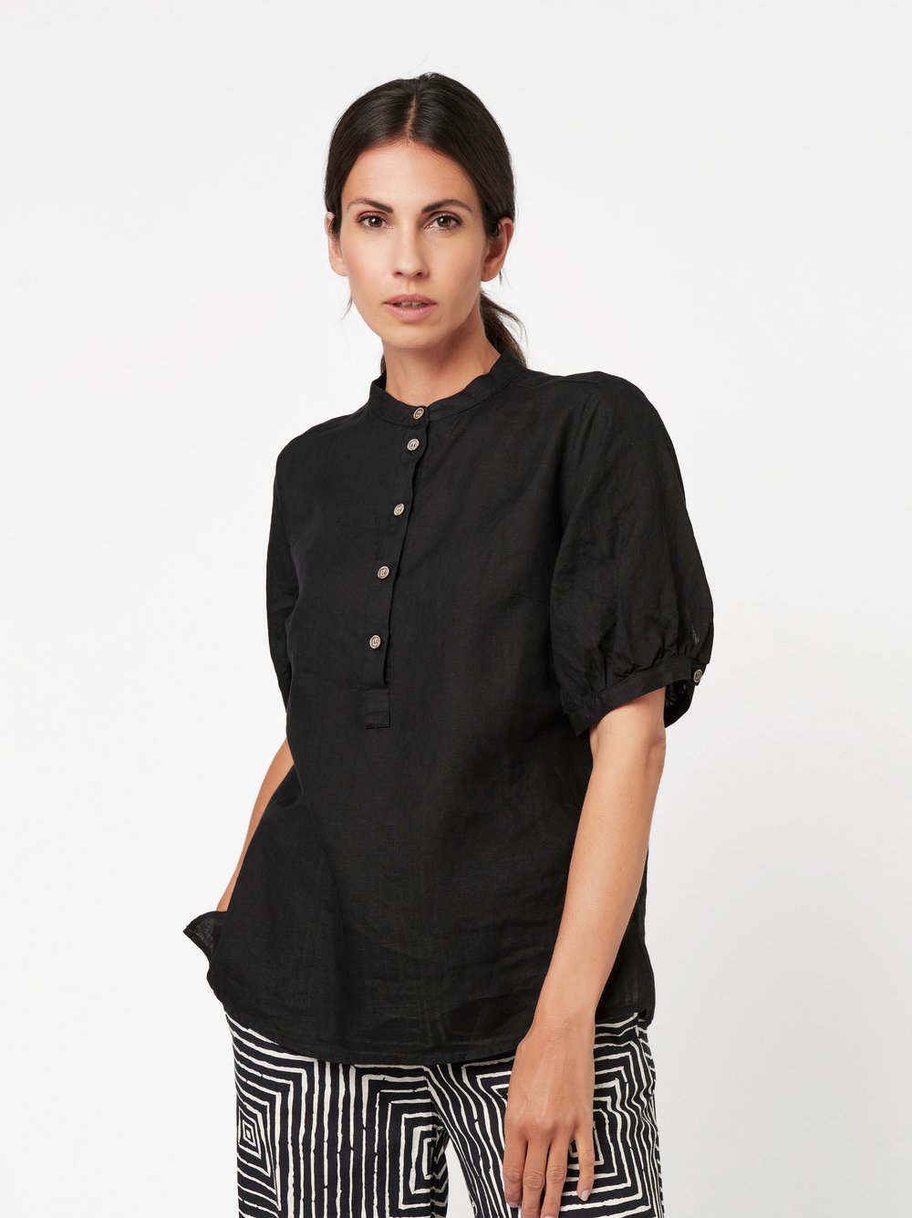 Bluse Alis black Vorderansicht Bluse Alis black Vorderansicht