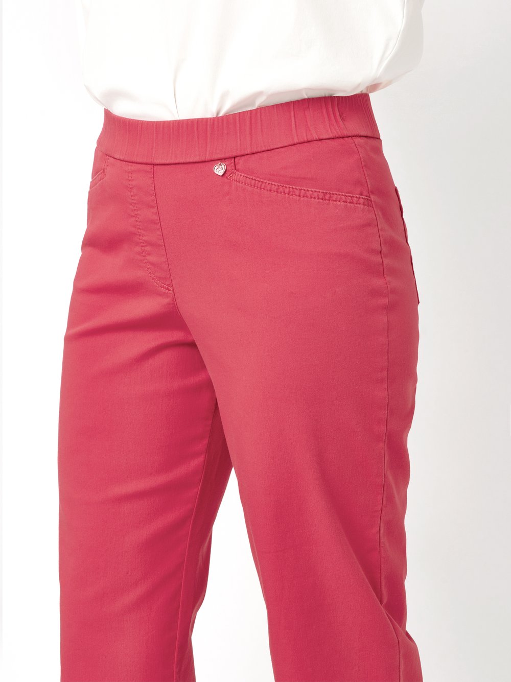 Womens trousers Scarlet 3/4 in pink, relaxed 3/4-length trousers with a pull-on waistba, detail view