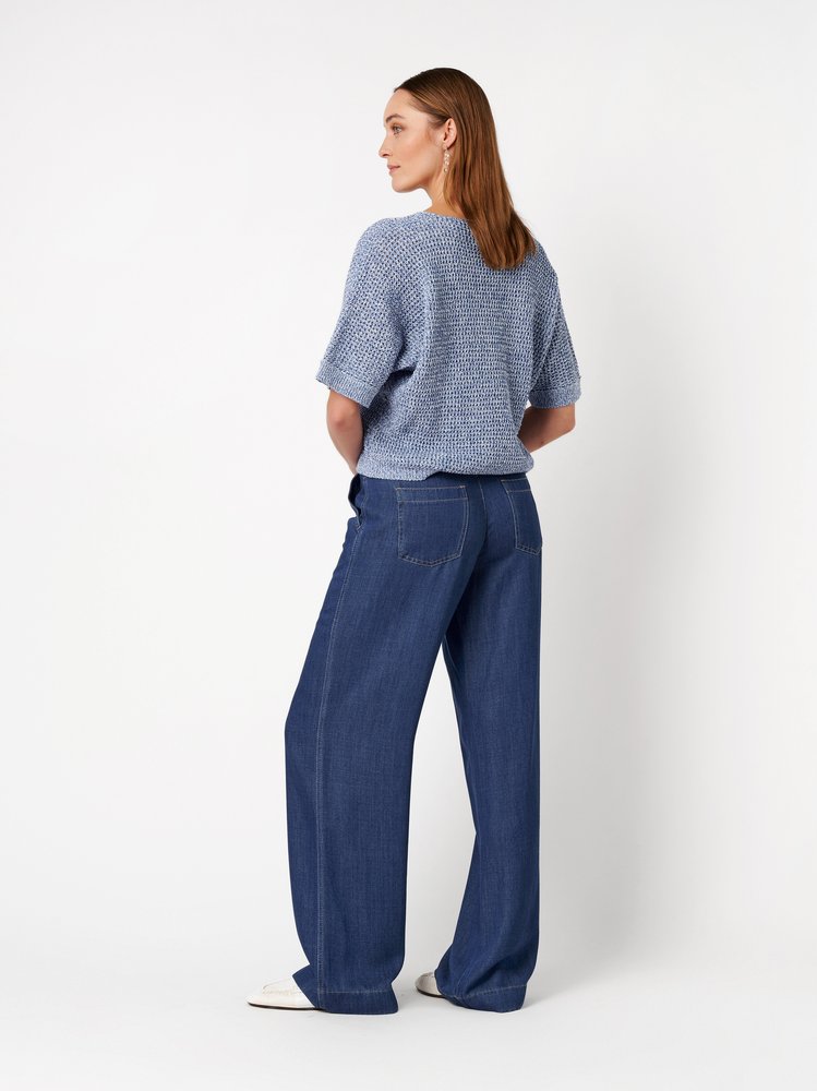 Damenpullover Ginger in blue, Sommerpulli aus Strukturstrick, Rueckansicht am Model getragen