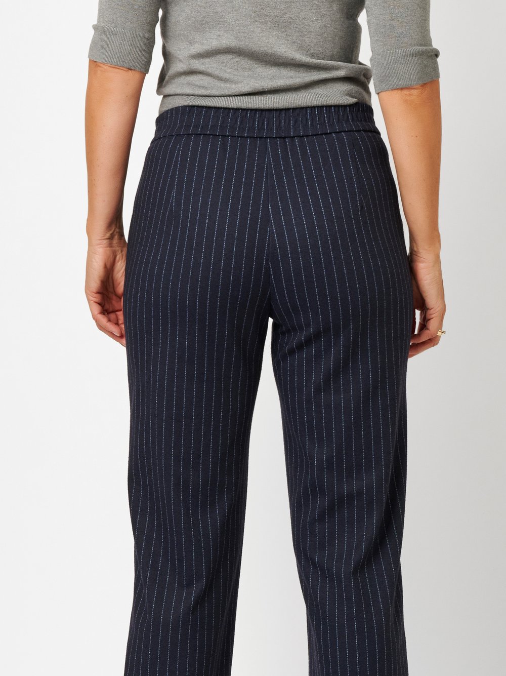 Damenhose Scarlet Wide in Marine, Weite Nadelstreifenhose, zweite Detailansicht