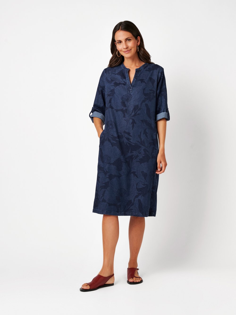 Womens dress Mali in dark blue, jeanskleid with a subtle print, front view worn by model