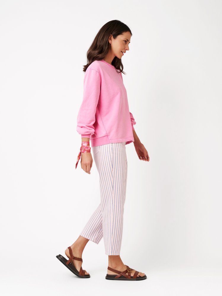 Damenjeans Liv 7/8 in rose / blue, gestreifte 7/8-Jeans, Outfitansicht am Model