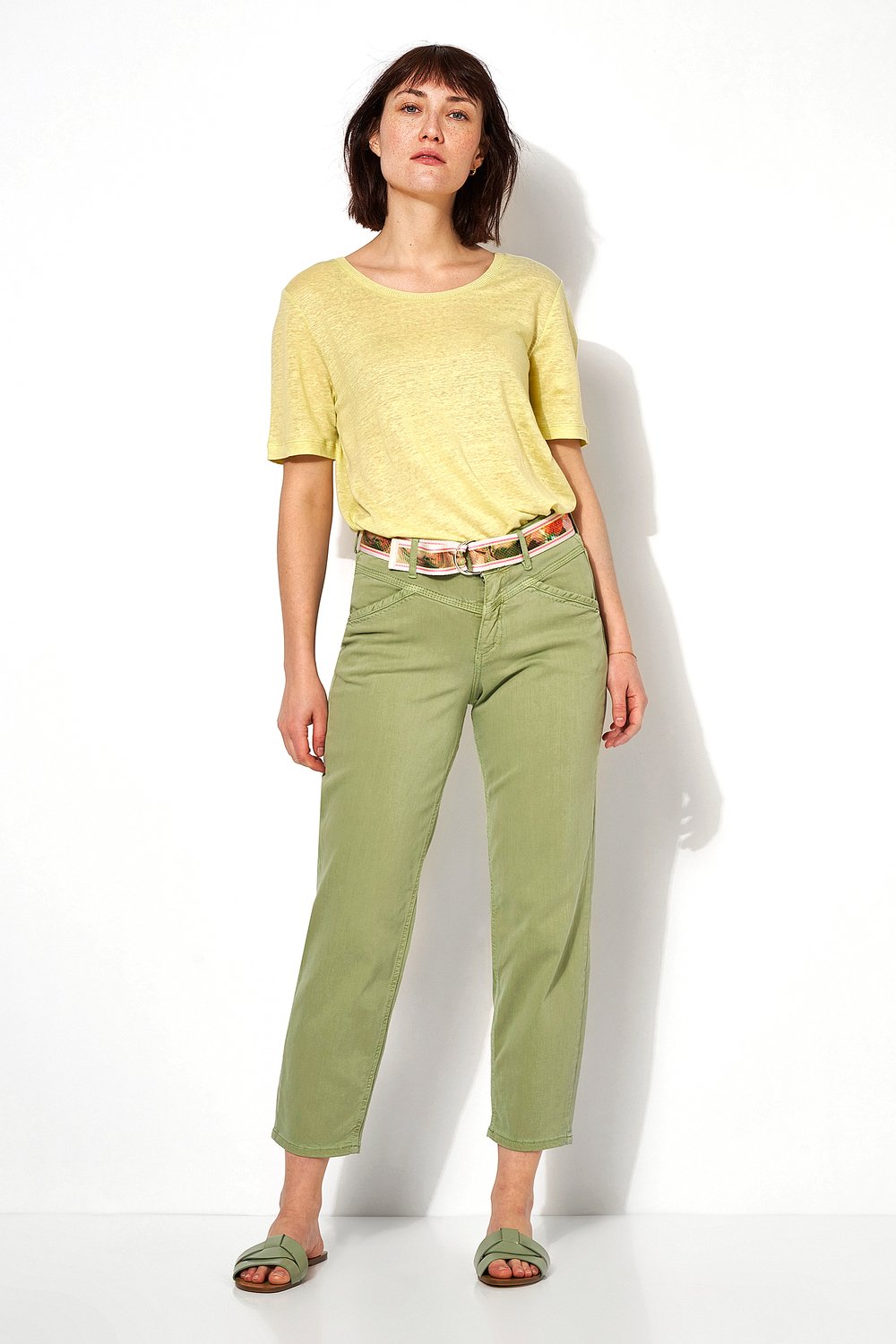 Regular-Fit Jeans mit Gürtel | Style »Liv« light green