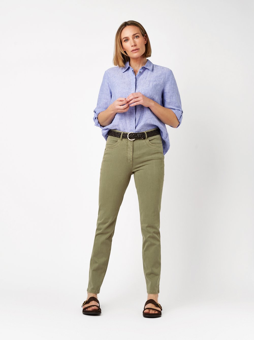 Damenjeans Be Loved in khaki, High Waist Jeans aus Colour Denim, Outfitansicht am Model