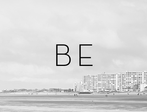 Belgian coastal town in black and white – visual for returns from Belgium at TONI.