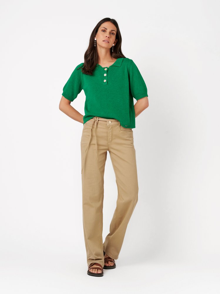 Damenjeans Liv Regular in light brown, Jeans mit Bindeguertel, Outfitansicht am Model