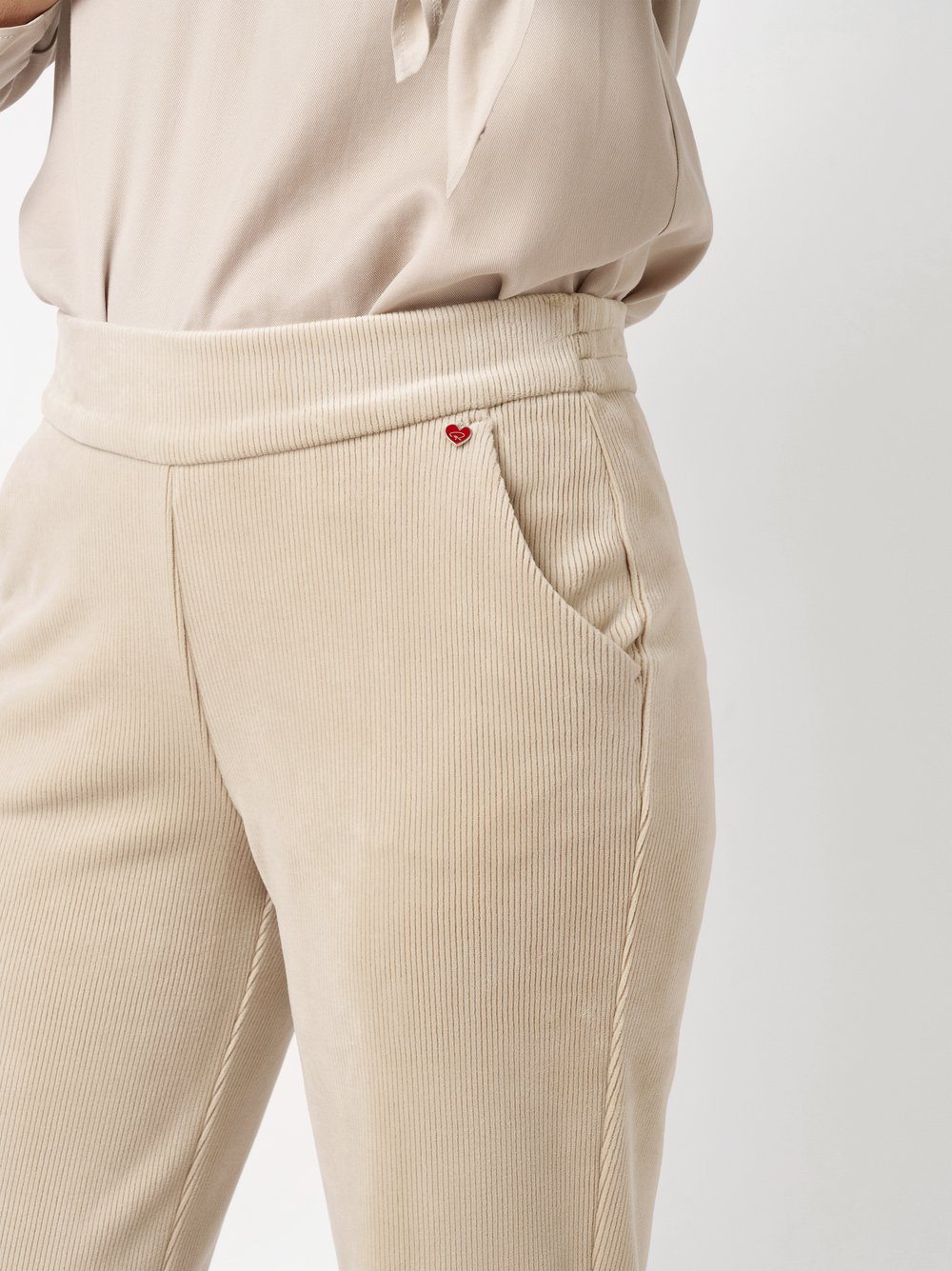 Hose Scarlet ecru Detailansicht