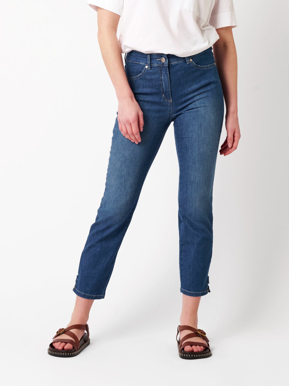 Damenjeans Be Loved 7/8 in blue, 7/8-Jeans aus Sommerdenim, Frontansicht am Model getragen