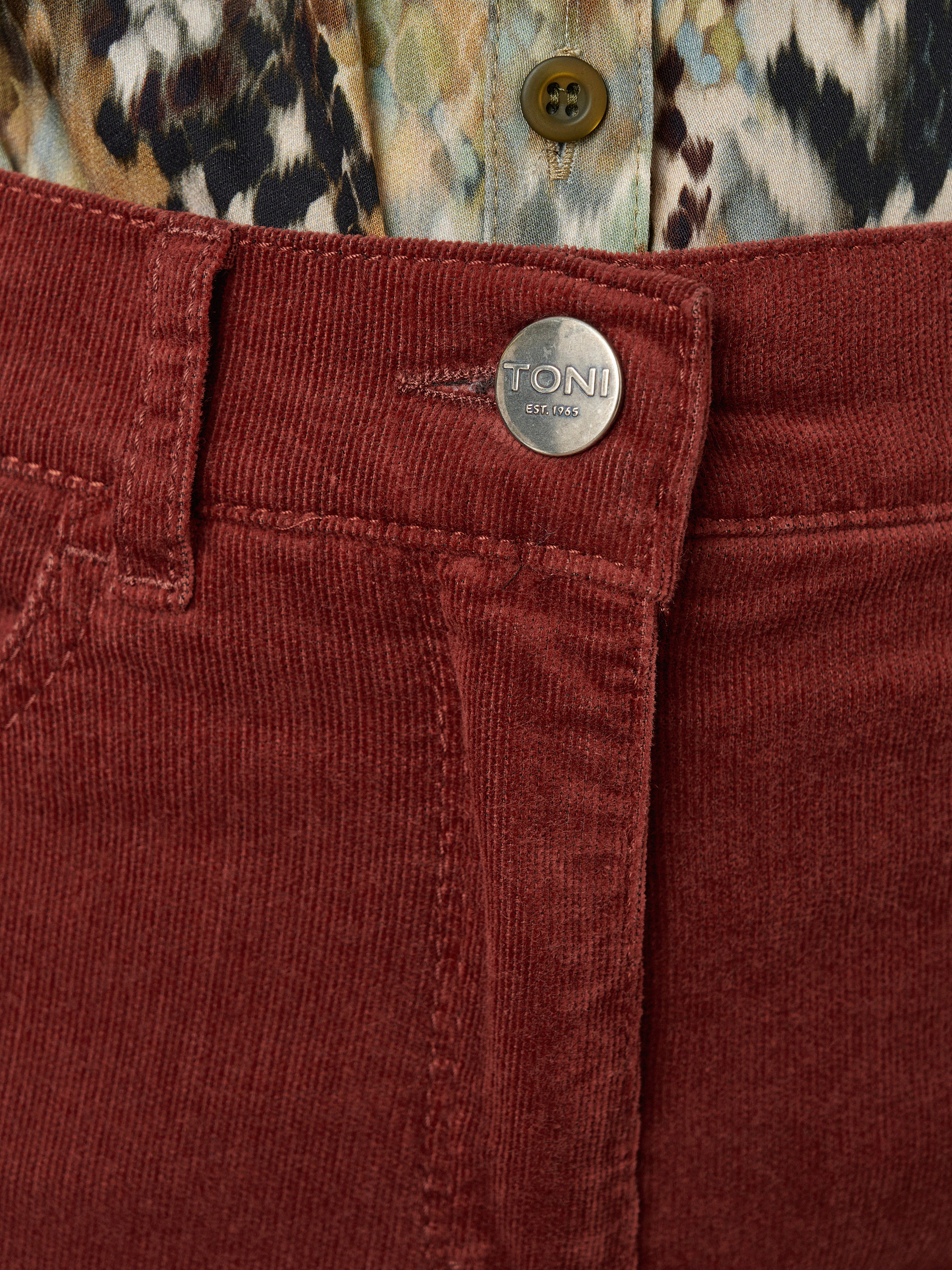 Womens trousers Be Loved in Bordeaux, high-waist corduroy trousers, second detail view