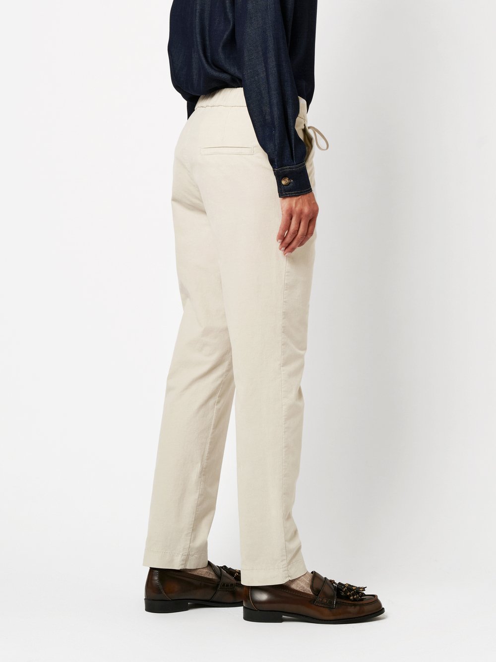 Trousers Sue light grey rear view