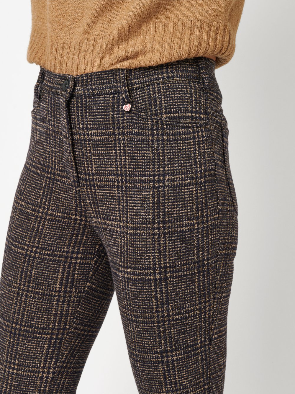 Damenhose Meine beste Freundin in Dunkelbraun, bootcut-Hose mit Glencheck, Detailansicht